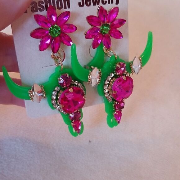 Bullhead chic western sparkling earrings - Picture 7 of 9